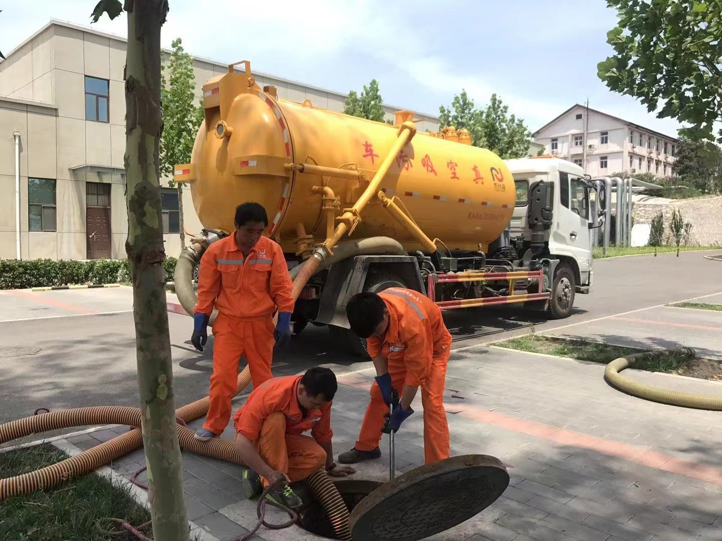 珲春化粪池清理与5-8吨吸粪车施工效率分析